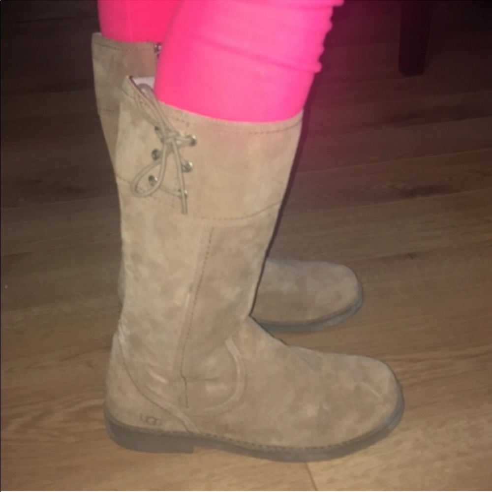 Ugg Boots Girls Size 6, but fits women’s 7.5-8.
